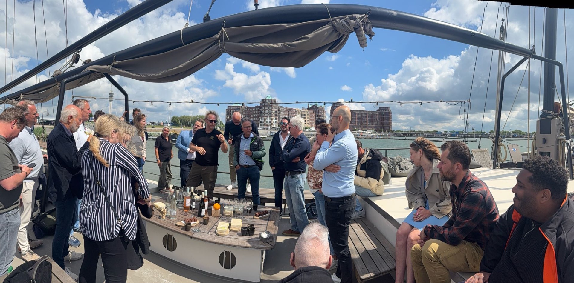 Vergaderen op een historische clipper. — Op aanvraag, Een relatiedag aan boord van een varend historisch schip. door evenementenbureau Ik wil Kippenvel