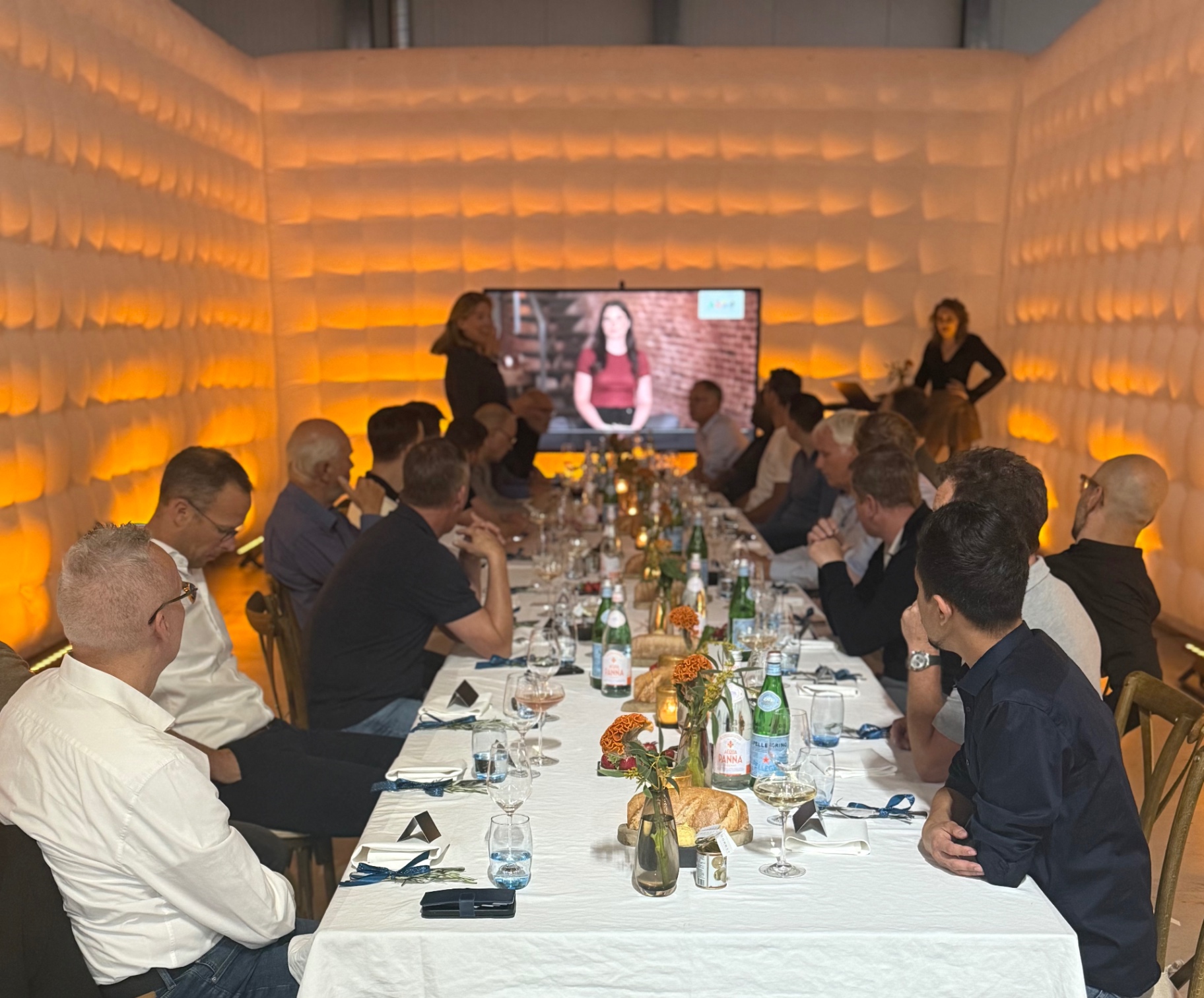 Van DC naar een restaurant. — ALSO Nederland, Exclusief klantenevent in het distributiecentrum. — foto 3 van 9