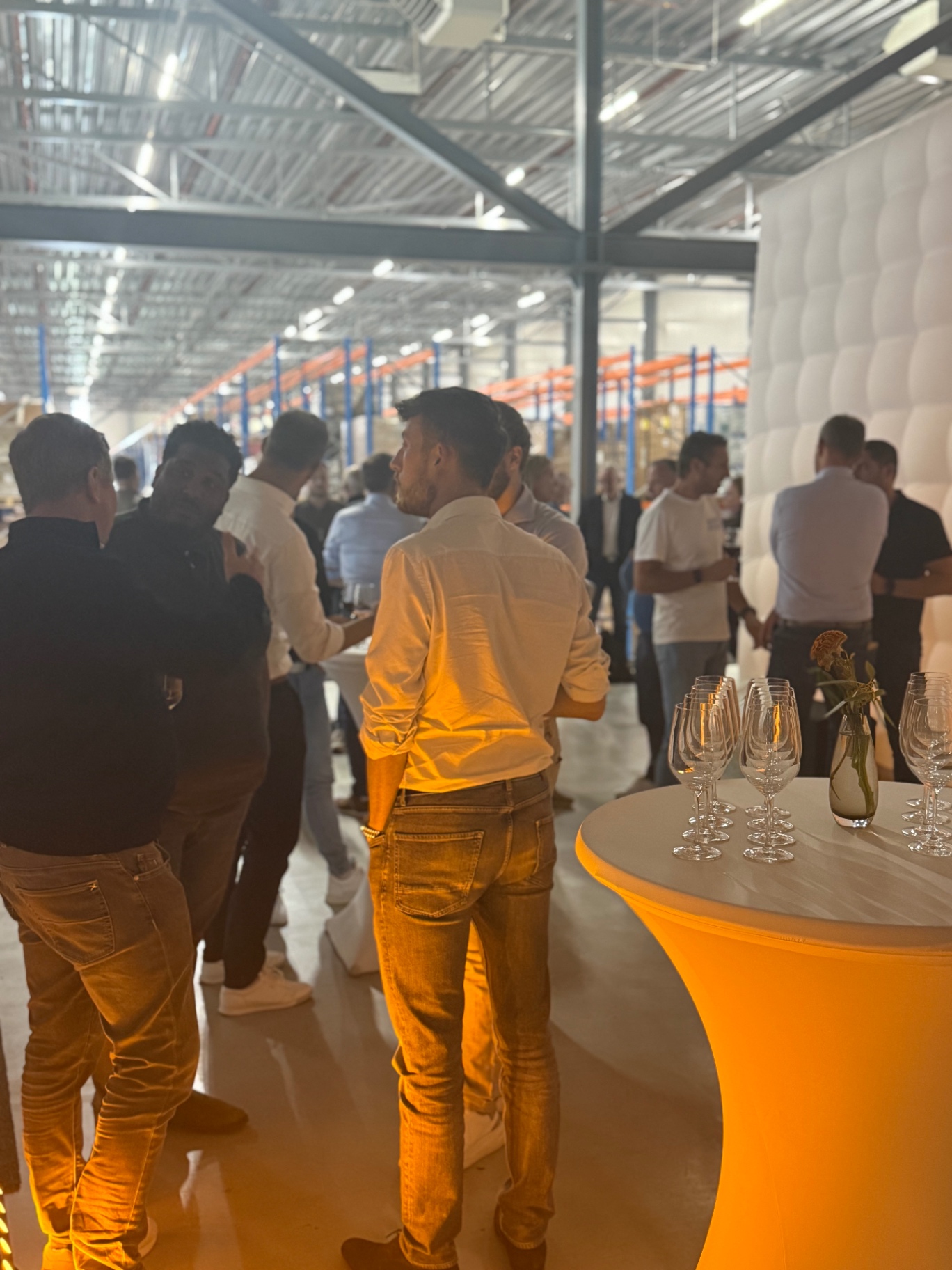 Van DC naar een restaurant. — ALSO Nederland, Exclusief klantenevent in het distributiecentrum. — foto 8 van 9