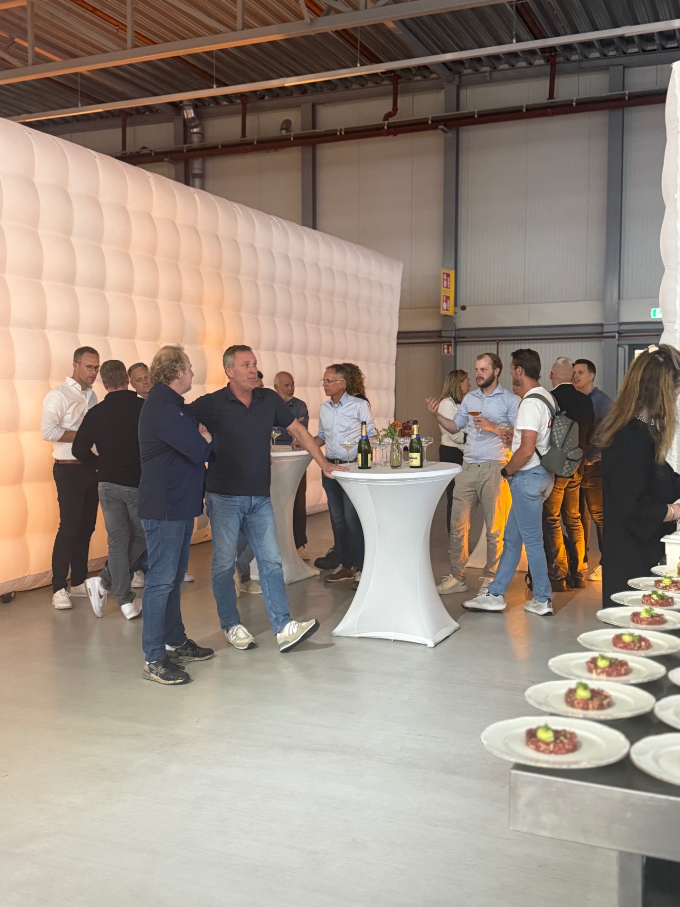 Van DC naar een restaurant. — ALSO Nederland, Exclusief klantenevent in het distributiecentrum. — foto 2 van 9