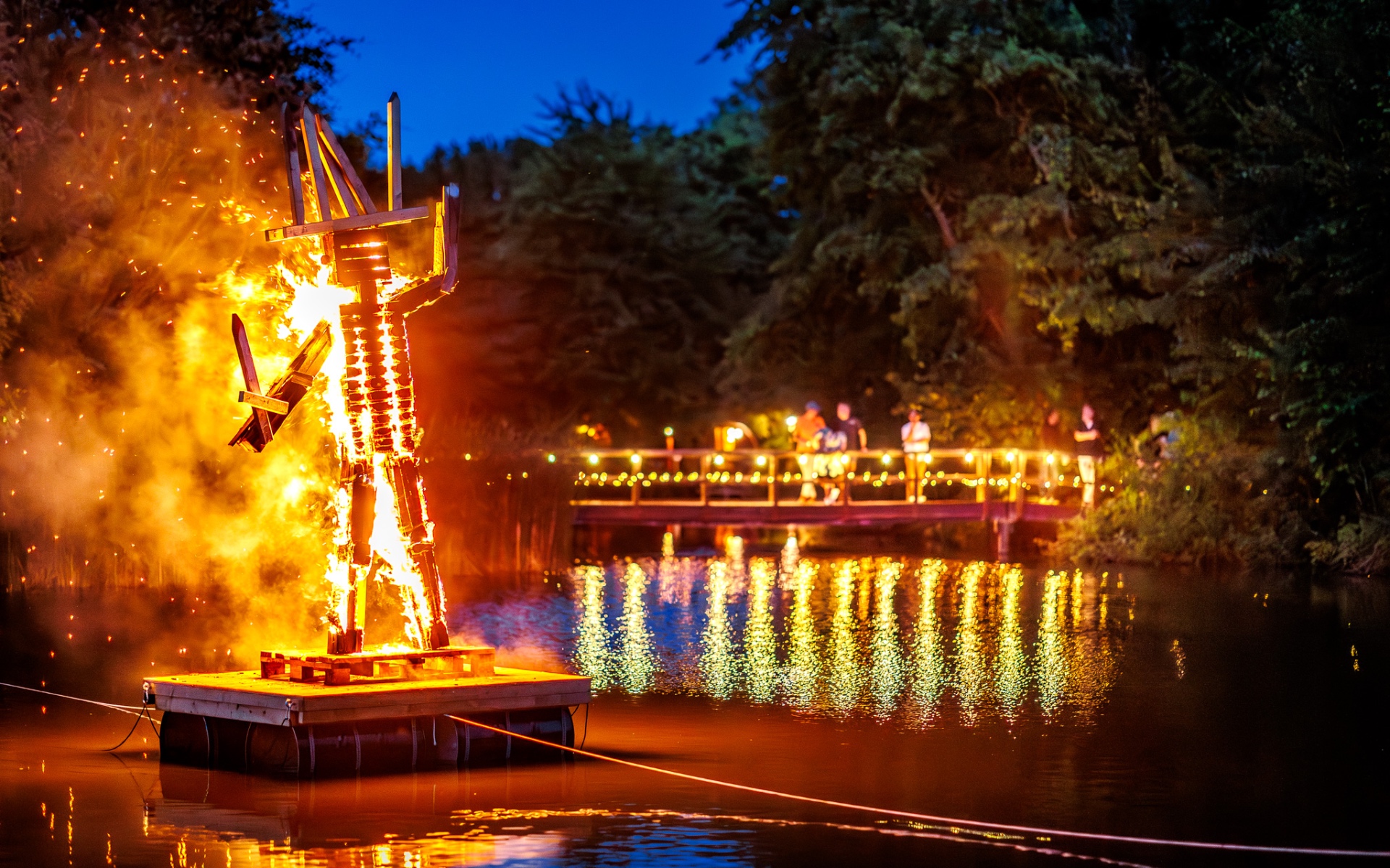 Een kartonnen dorp voor één nacht — Rosen Europe, 25-jarig jubileum — foto 8 van 37