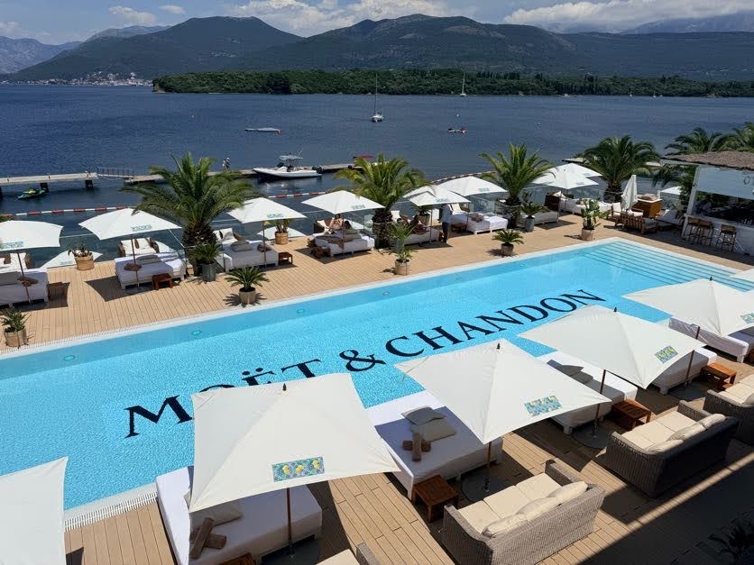 Een jubileum tussen bergen en baai. — Delta Graphics, Jubileumreis Montenegro — foto 19 van 23
