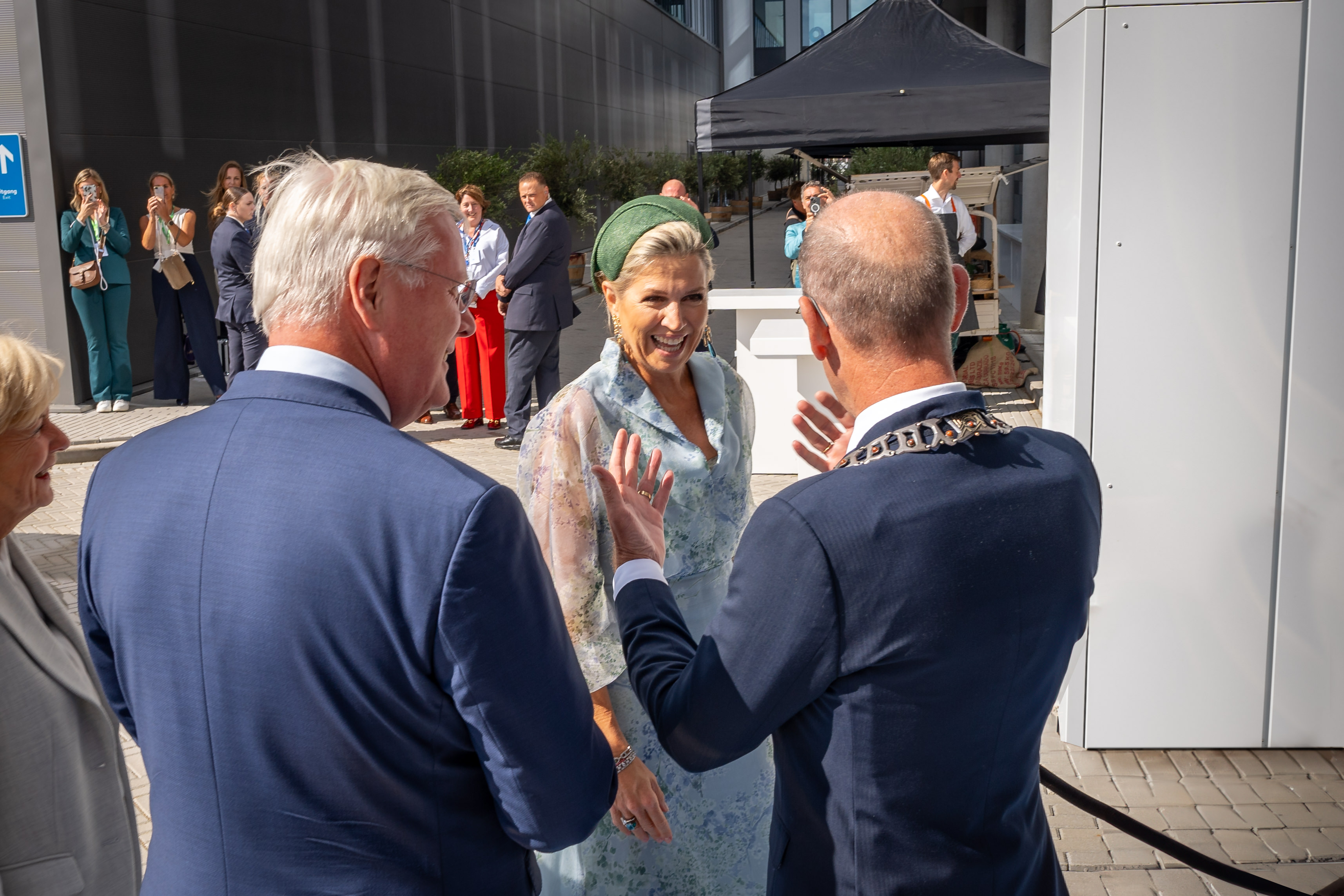 Een fabriek als koninklijk decor. — NX Filtration, De officiële opening van een gloednieuwe productiehal. — foto 3 van 12