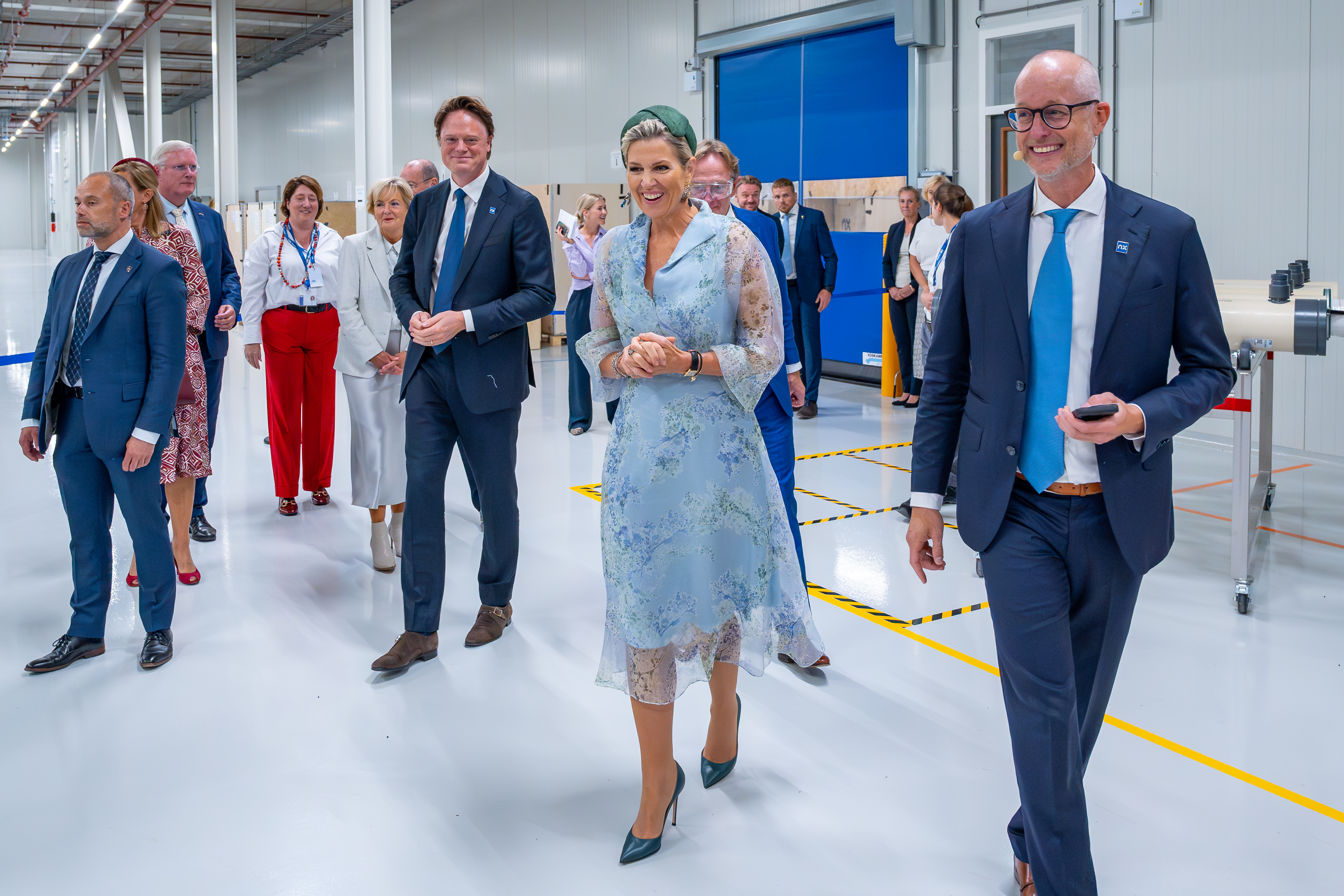 Een fabriek als koninklijk decor. — NX Filtration, De officiële opening van een gloednieuwe productiehal. — foto 1 van 12