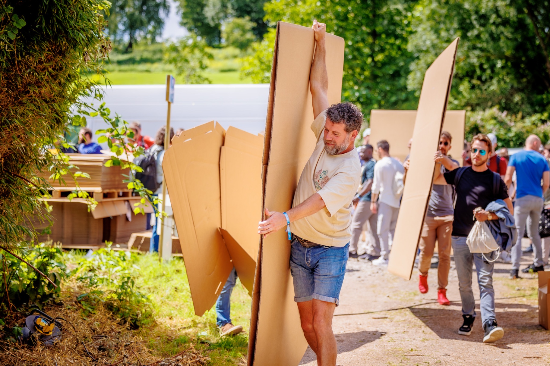 Een kartonnen dorp voor één nacht — Rosen Europe, 25-jarig jubileum — foto 11 van 37